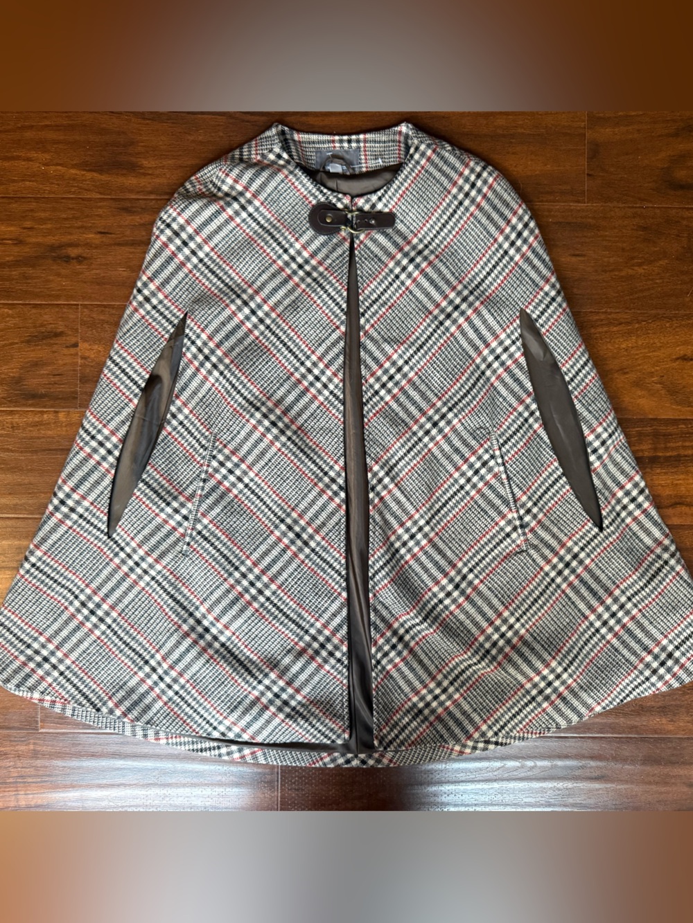 Tinley Road Plaid Cape black/grey/red size small